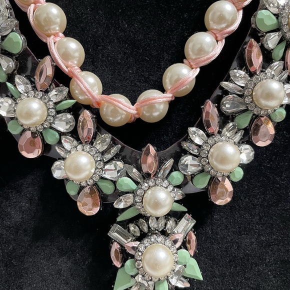 Special Crystal & Pearls Necklace - Picture 2 of 5